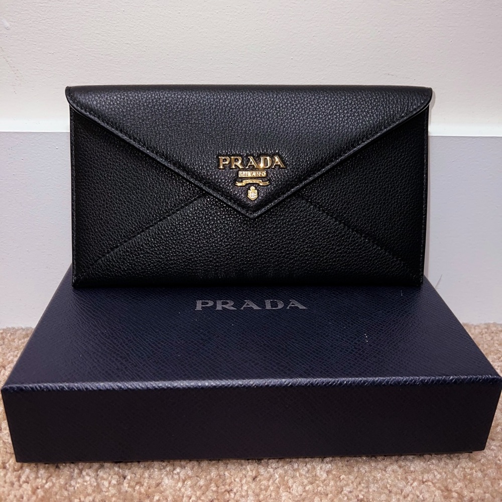 PRADA Leather Wallet (black)